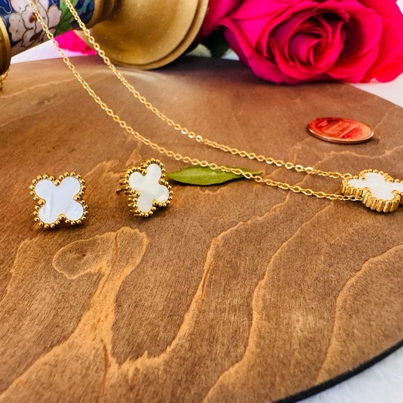 Gold and White Clover Pendant Necklace and Earrings Set - Picture 4 of 8